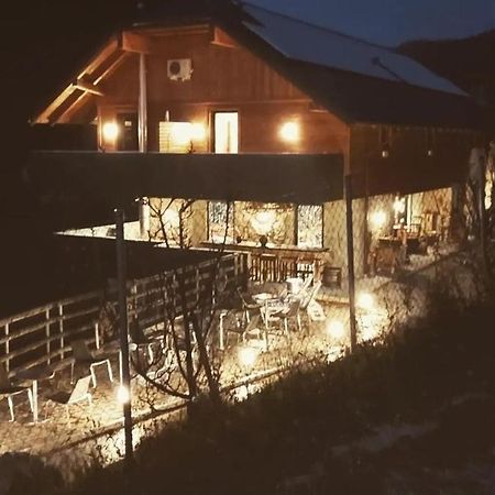ヴェレニエ House Jaro & Camp Jaroゲストハウス エクステリア 写真